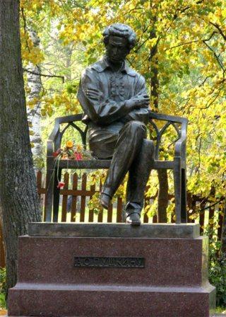 Памятник А.С. Пушкину в Болдино